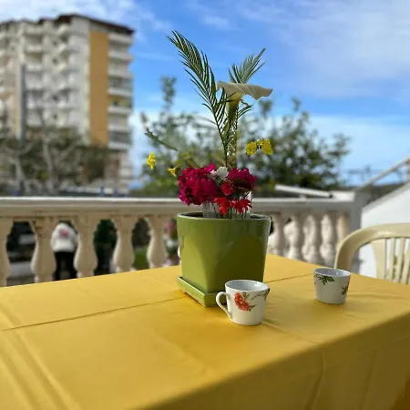 White Sarandë