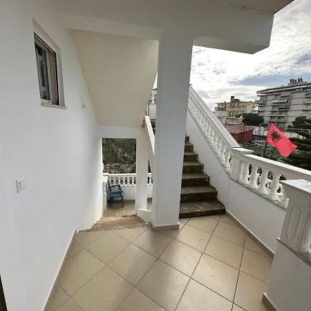 White 3* Sarandë