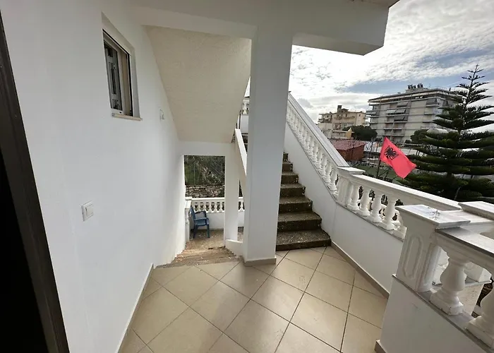 White 3* Sarandë